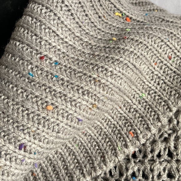 Rue 21 Gray Speckled Pullover Sweater Size Medium - Picture 3 of 12